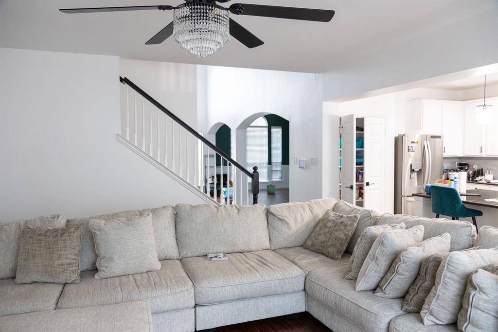 737 Honeysuckle, Desoto, TX 75115
