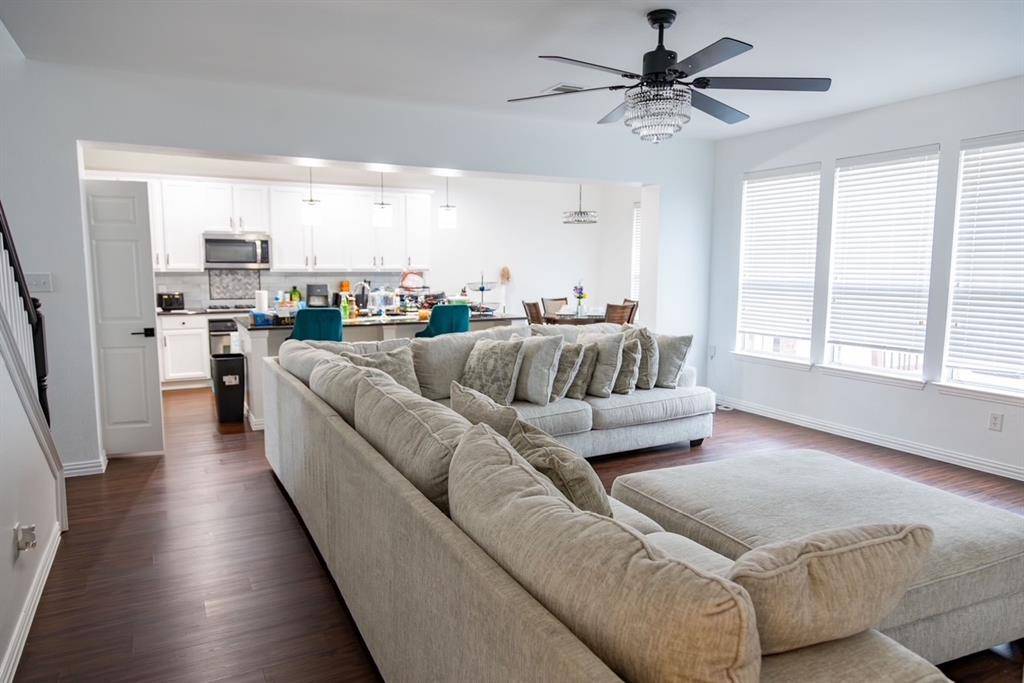 737 Honeysuckle, Desoto, TX 75115