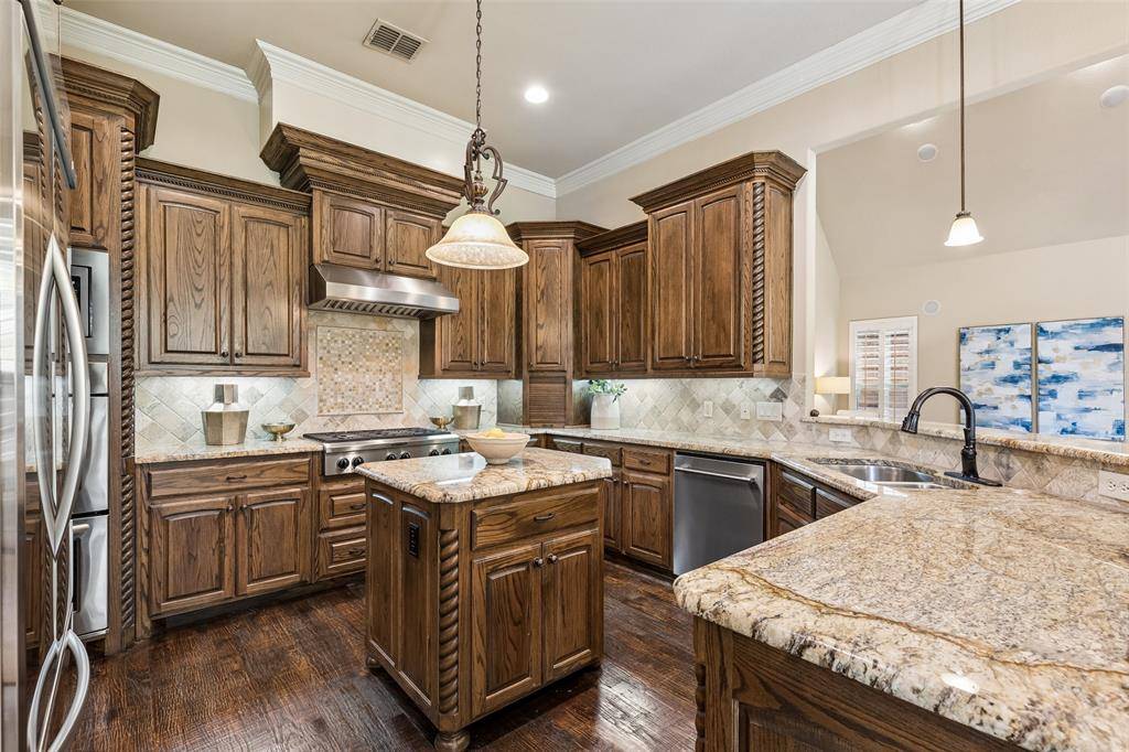8523 Lakemont Drive, Dallas, TX 75209