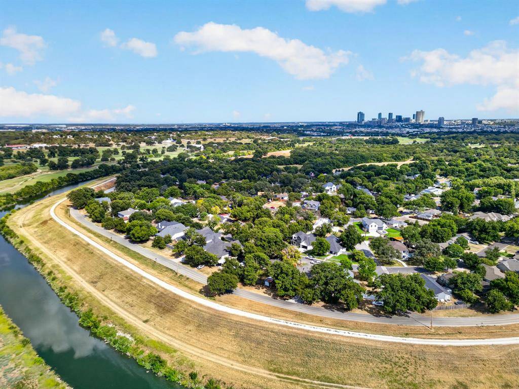 3837 Englewood Lane, Fort Worth, TX 76107