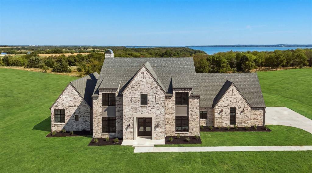 1111 Lakeway Drive, Sanger, TX 76266