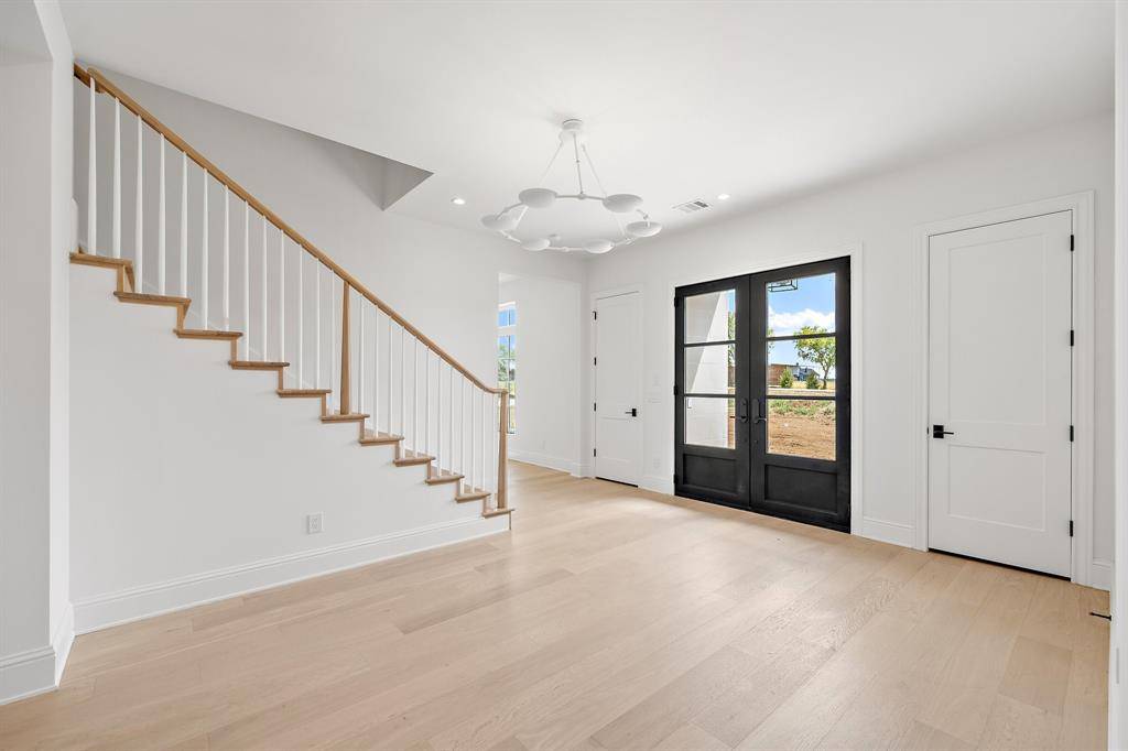 1111 Lakeway Drive, Sanger, TX 76266