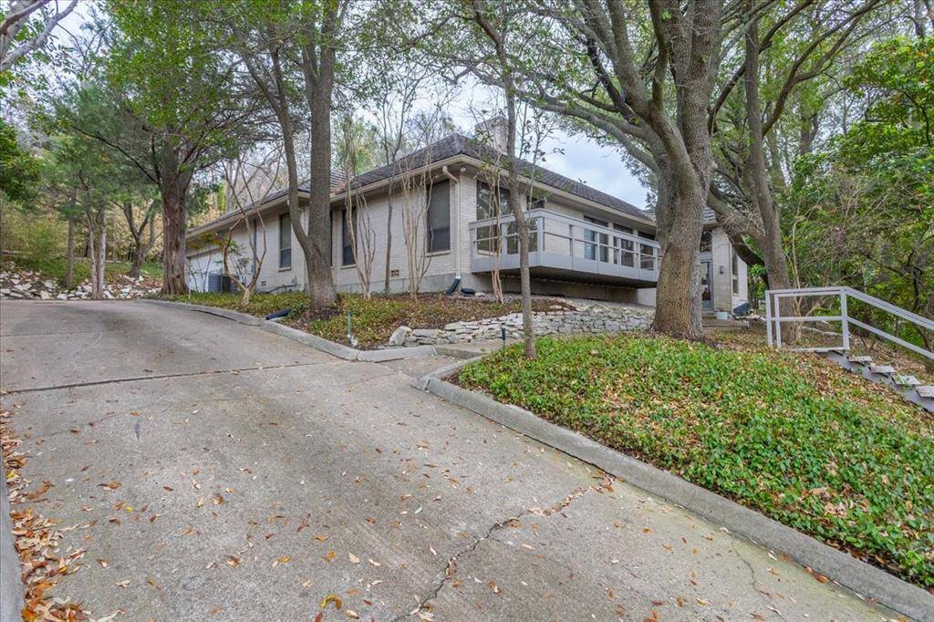 2001 Deepdale Drive, Westover Hills, TX 76107