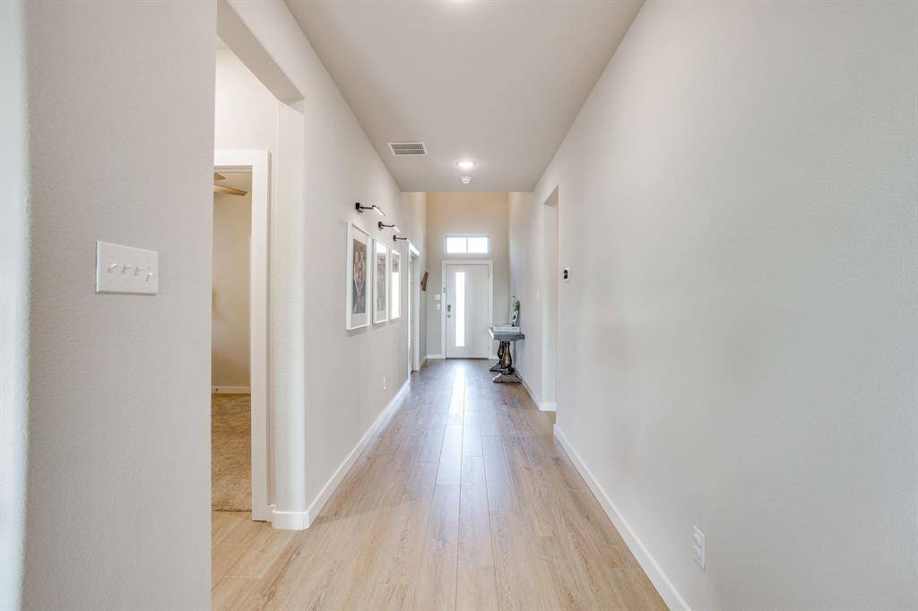 5577 Summit Creek Road, Fort Worth, TX 76126