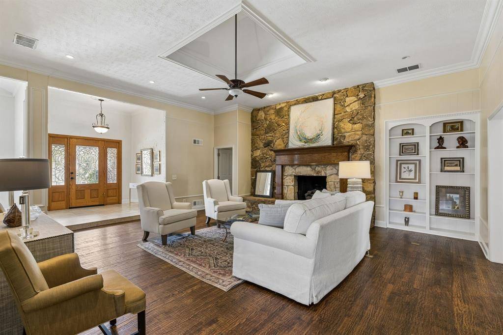 9639 Vista Oaks Drive, Dallas, TX 75243