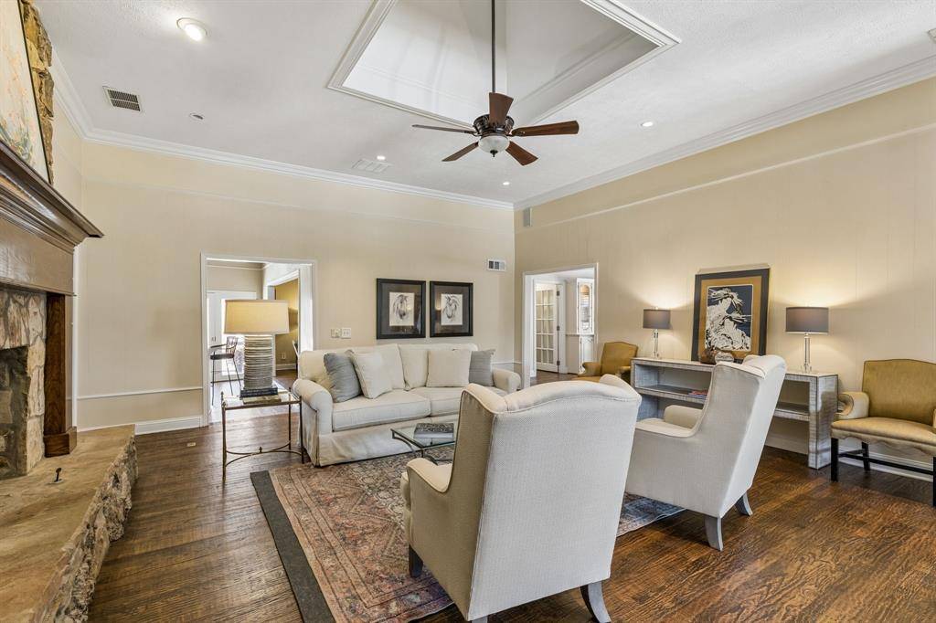 9639 Vista Oaks Drive, Dallas, TX 75243