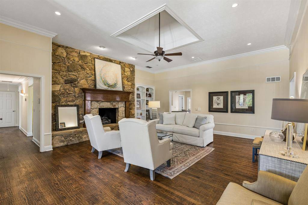 9639 Vista Oaks Drive, Dallas, TX 75243
