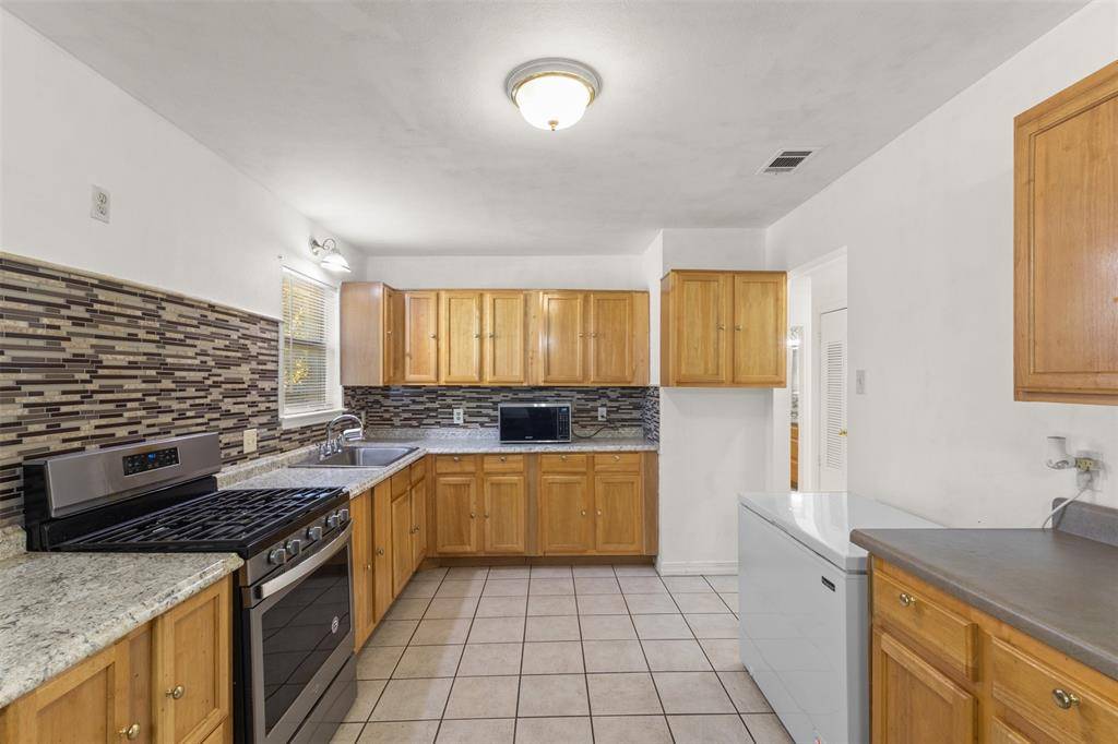 4805 Ira Street, Haltom City, TX 76117