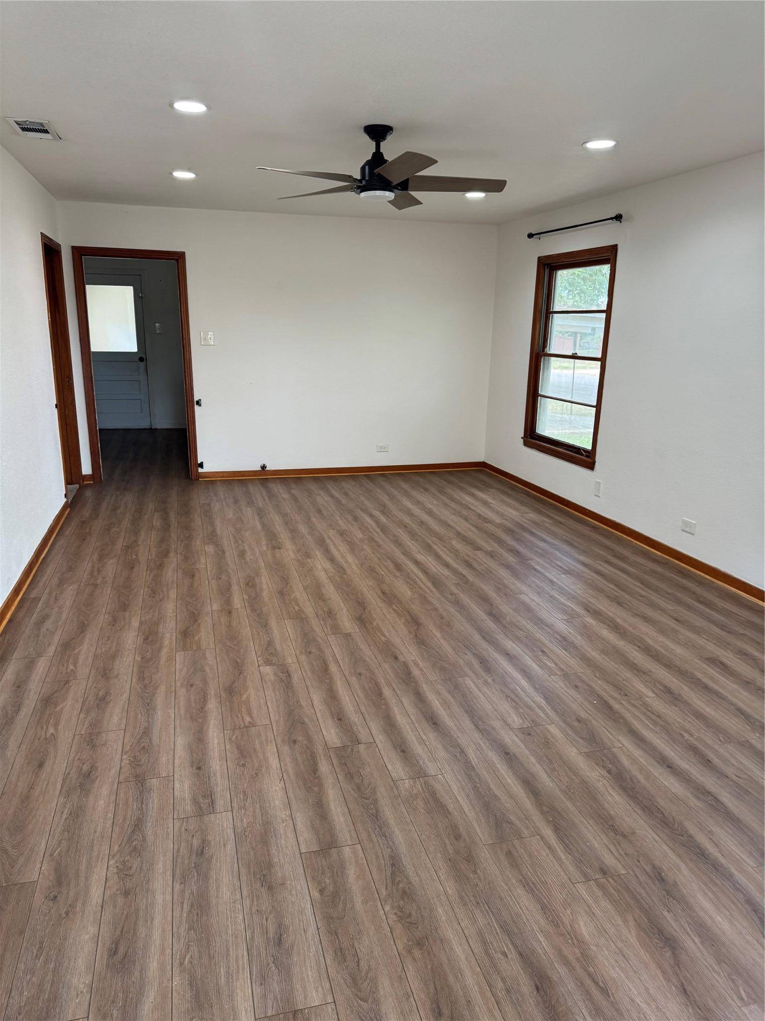 509 Whitehead ST, Smithville, TX 78957