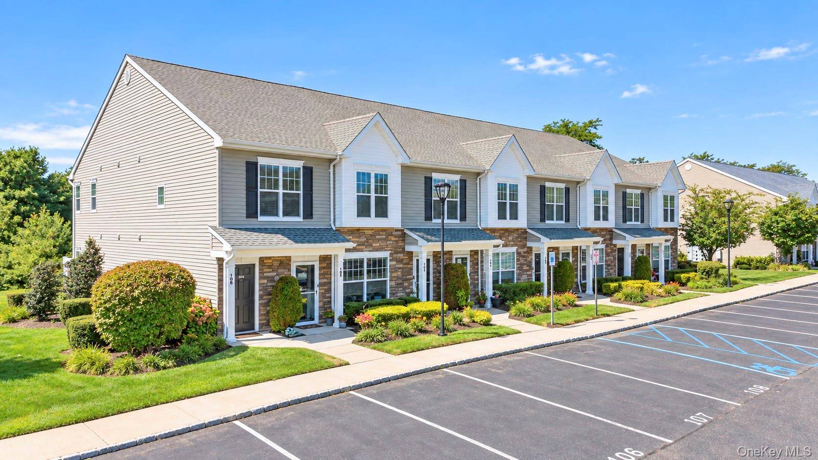 106 Weatherby LN, Central Islip, NY 11722