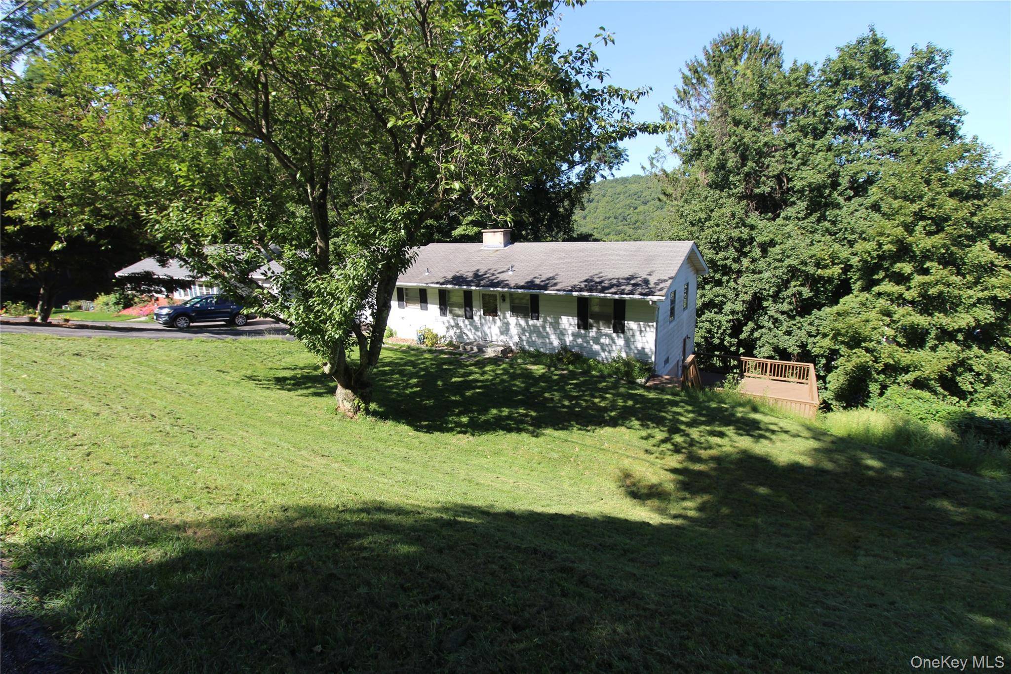 661 Warren AVE, Thornwood, NY 10594