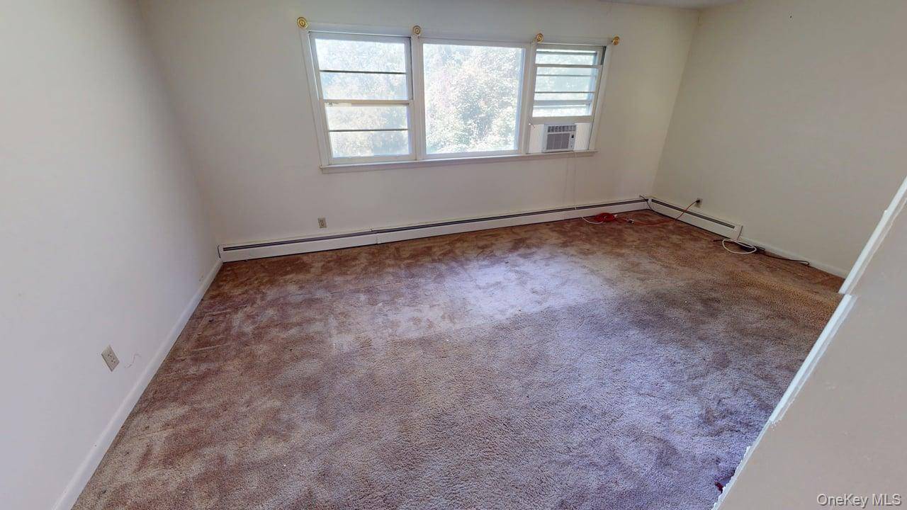 661 Warren AVE, Thornwood, NY 10594