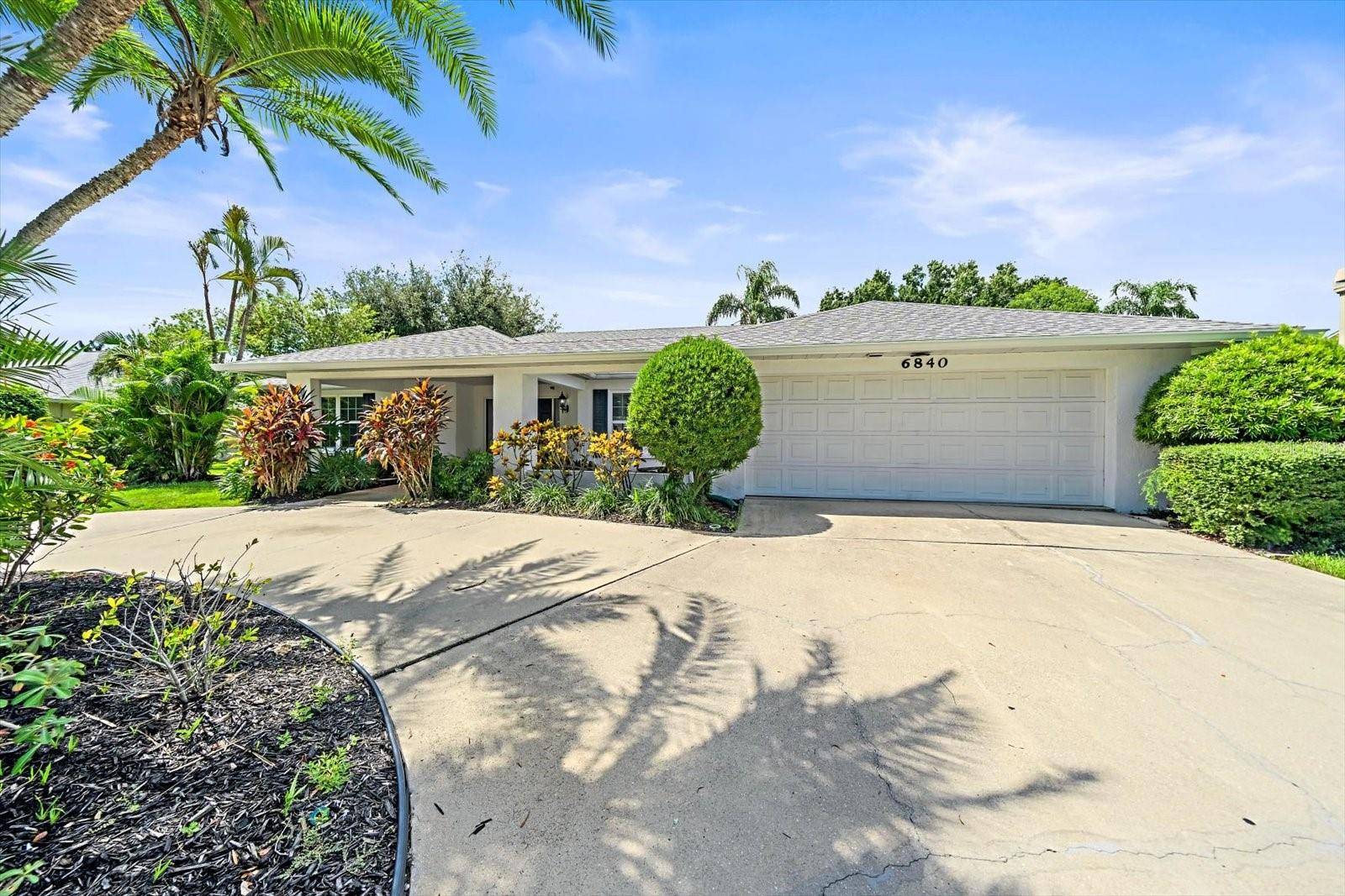 6840 COUNTRY LAKES CIR, Sarasota, FL 34243