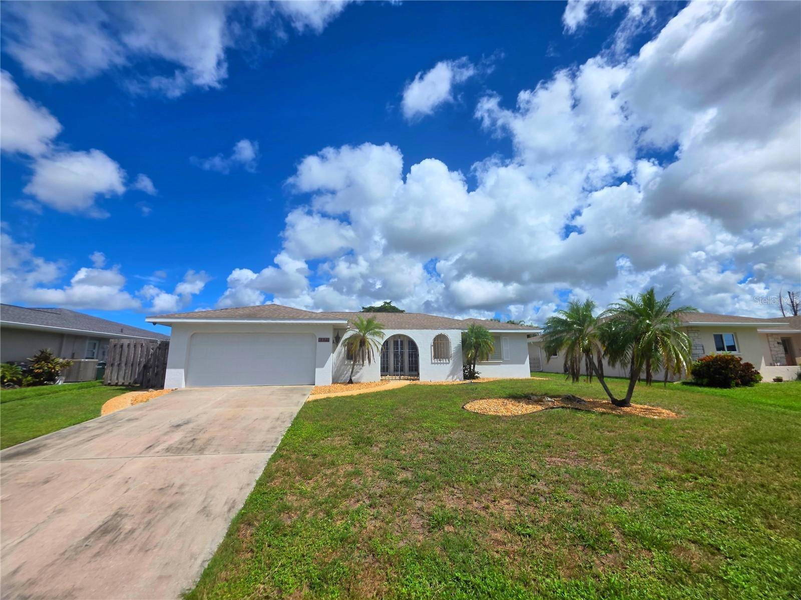 1379 CAMBRIDGE DR, Venice, FL 34293