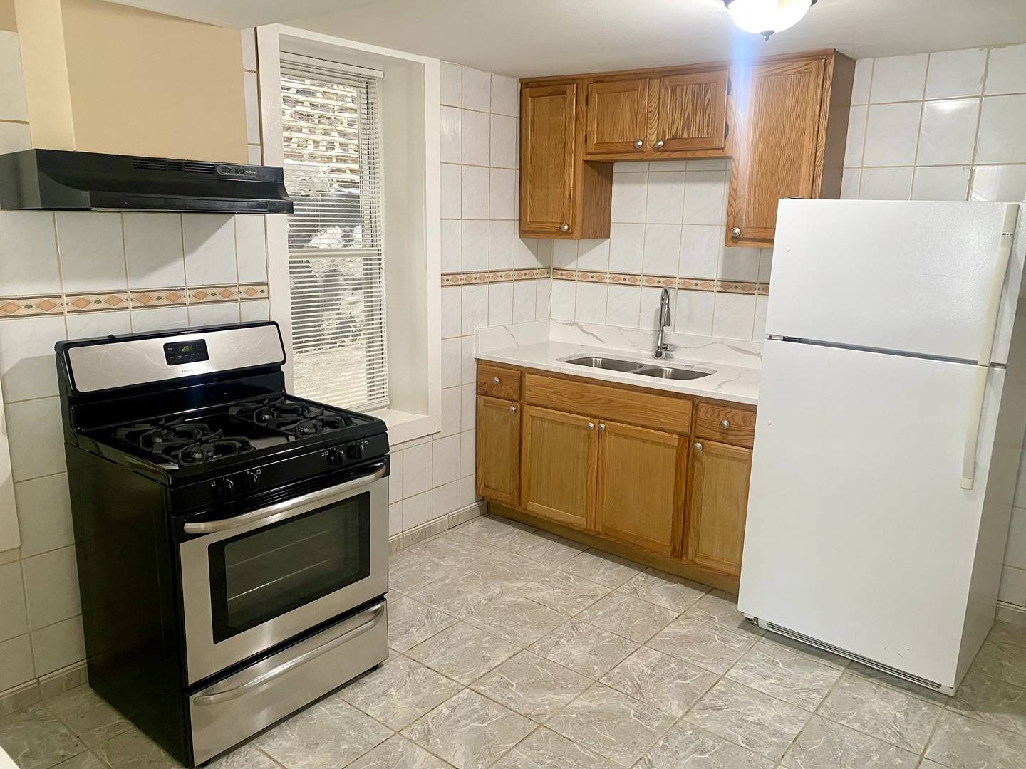 829 W 33rd ST #1F, Chicago, IL 60608