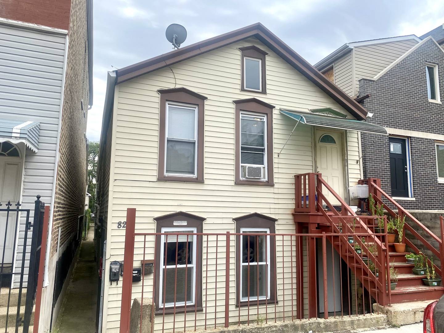 829 W 33rd ST #1F, Chicago, IL 60608