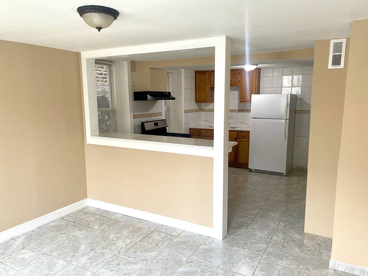 829 W 33rd ST #1F, Chicago, IL 60608