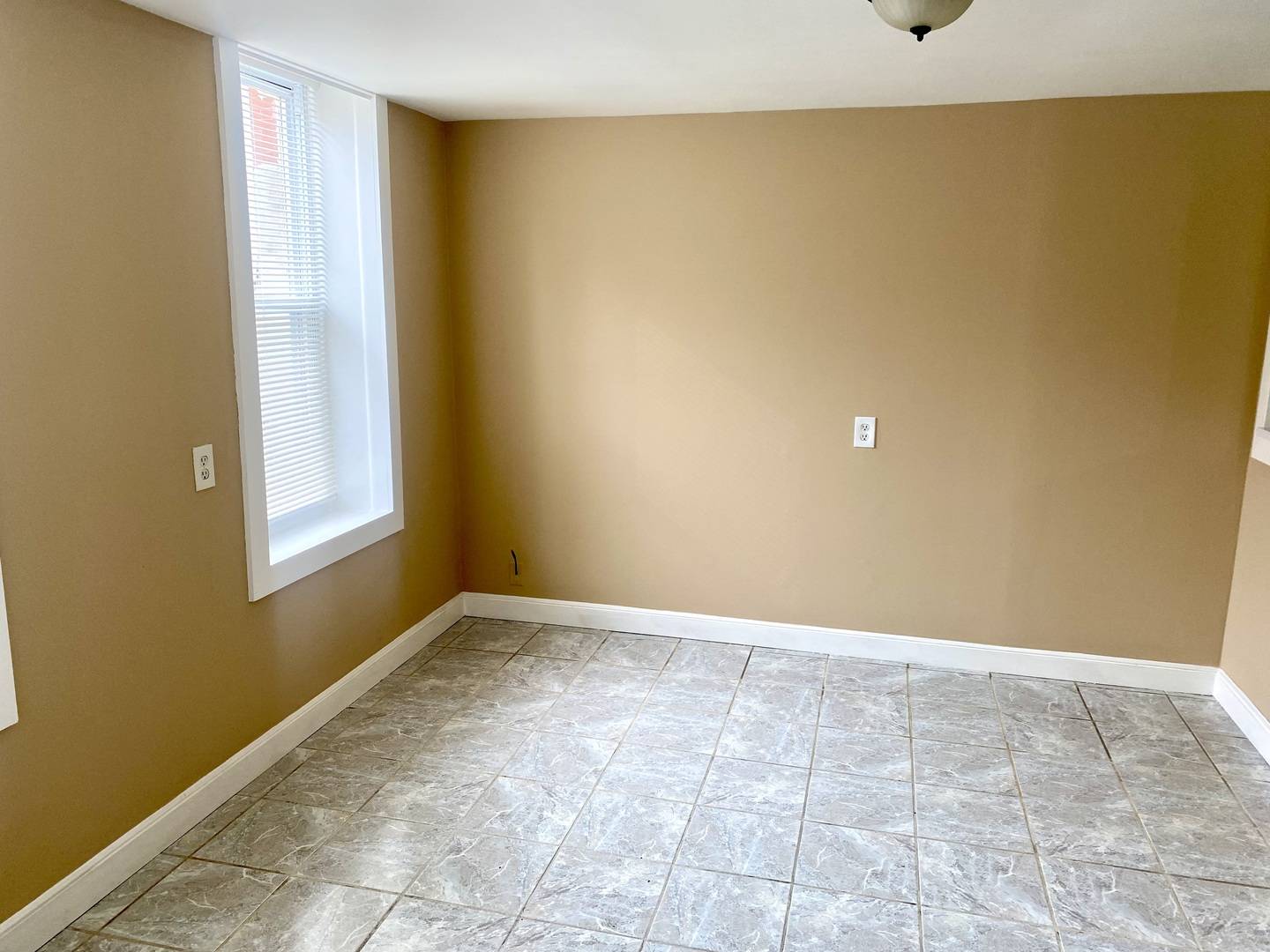 829 W 33rd ST #1F, Chicago, IL 60608