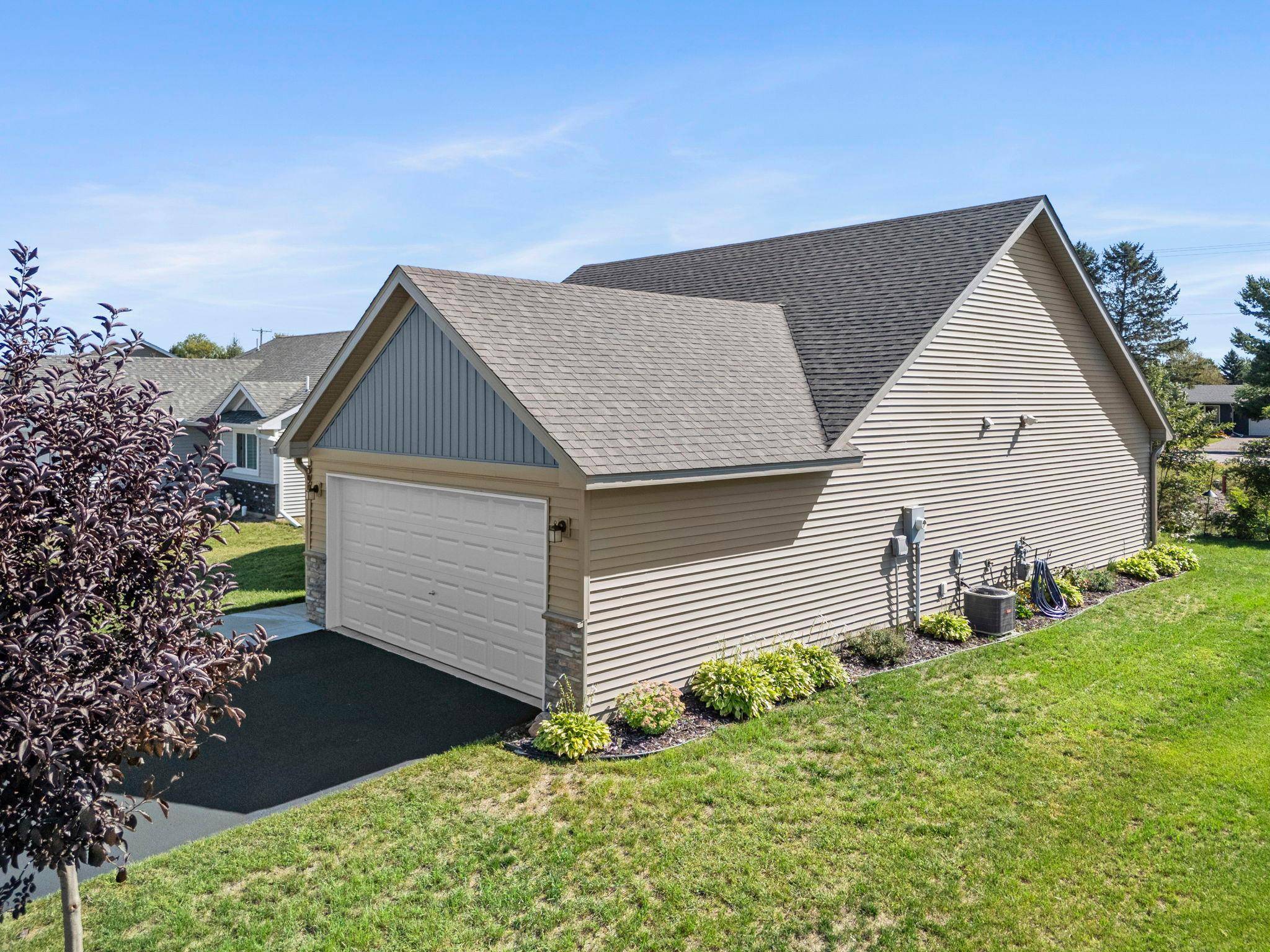 390 Ladd LN, Osceola, WI 54020