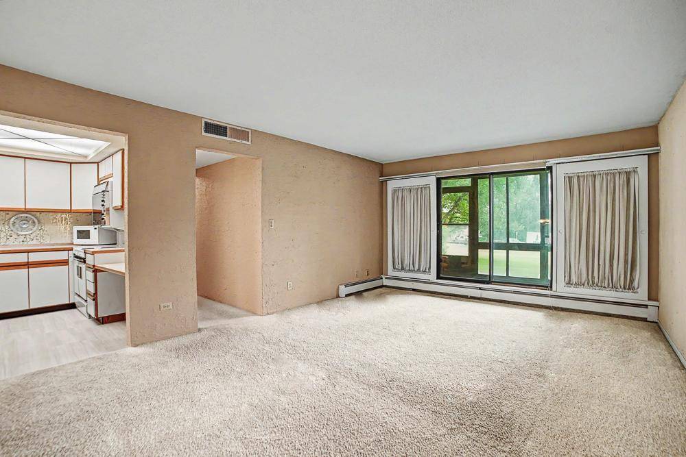 2680 Oxford ST N #107, Roseville, MN 55113
