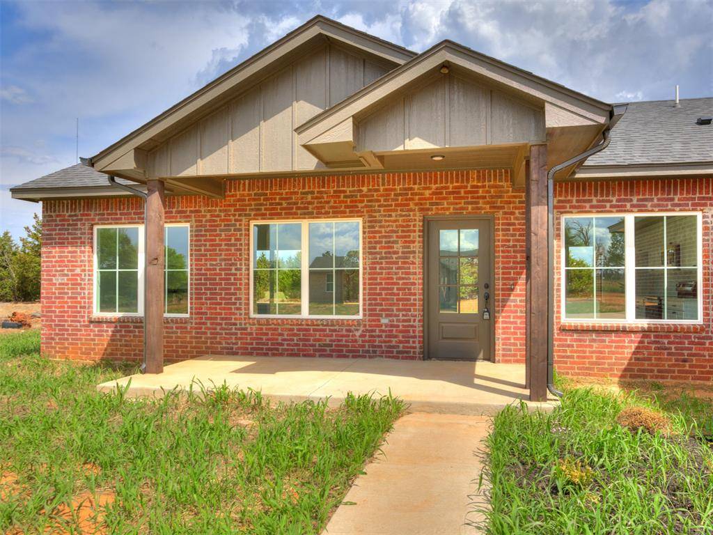 10190 S Meadows LN, Guthrie, OK 73044