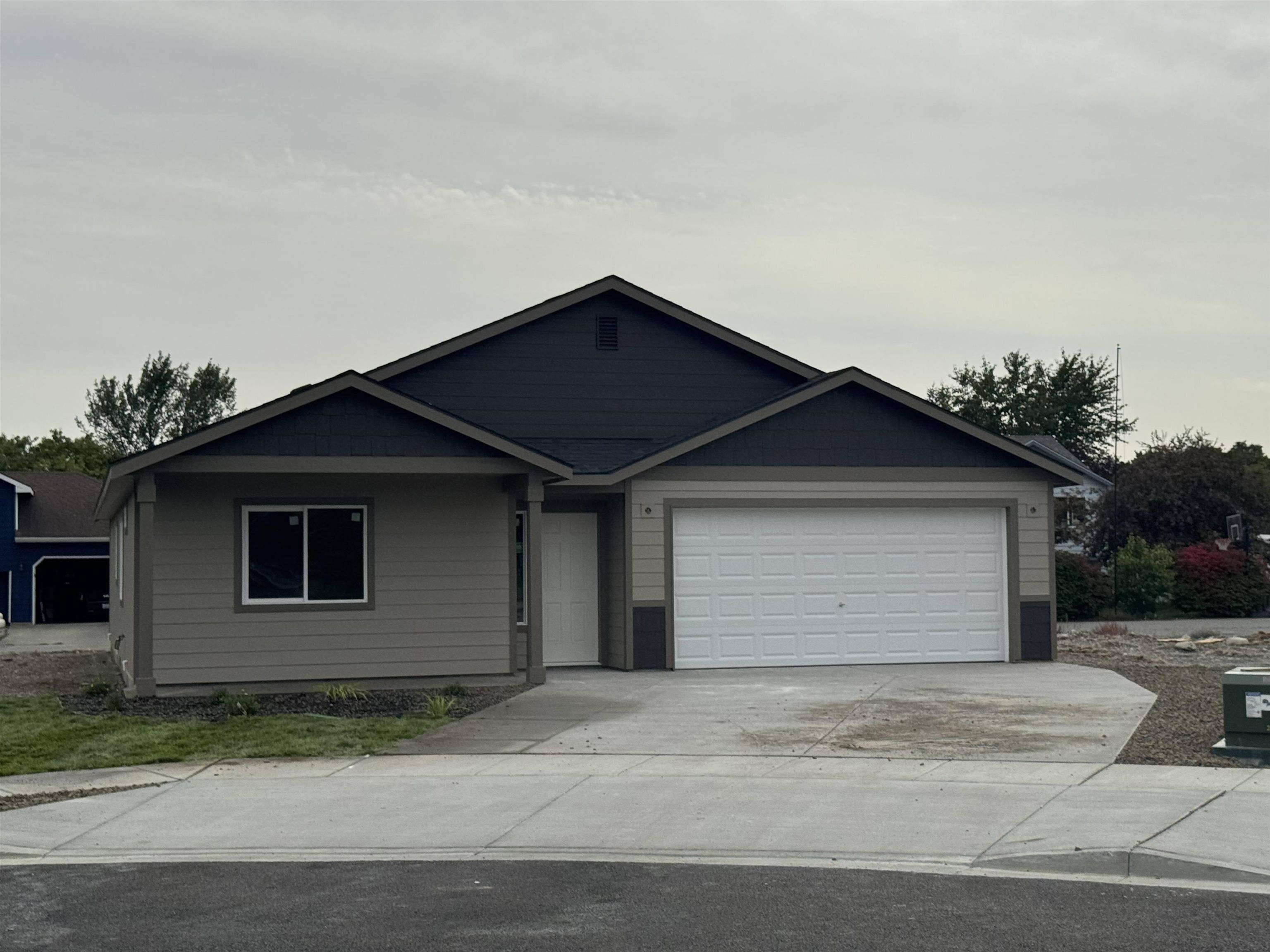 425 N Garvin Ct, Greenacres, WA 99016