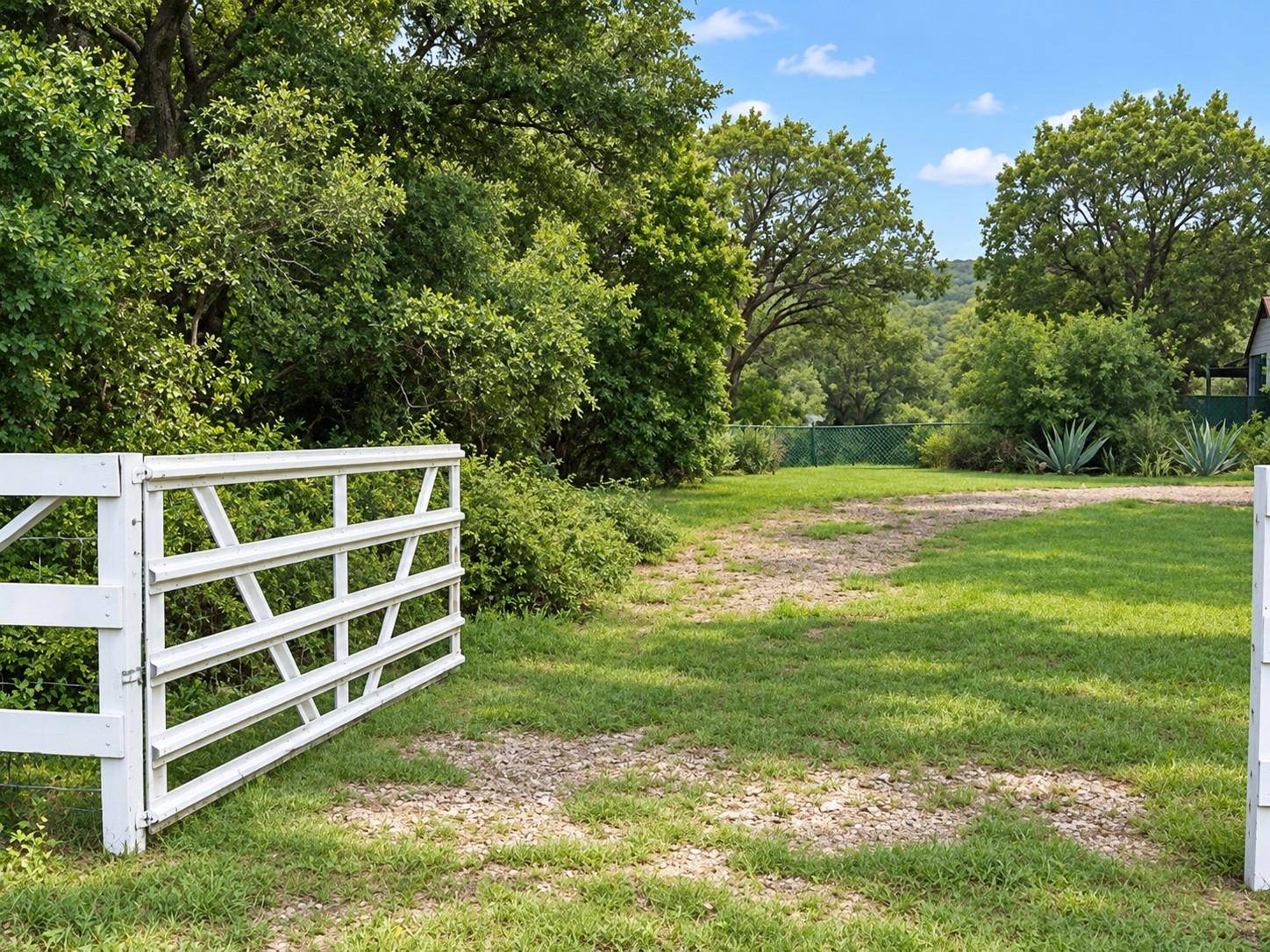 18201 Gregg Bluff RD, Jonestown, TX 78645