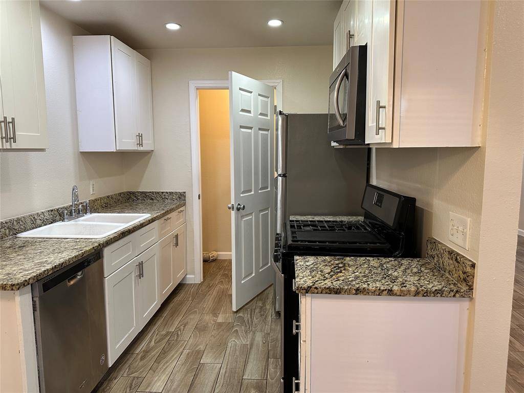 407 Vista West CT #B, Bastrop, TX 78602