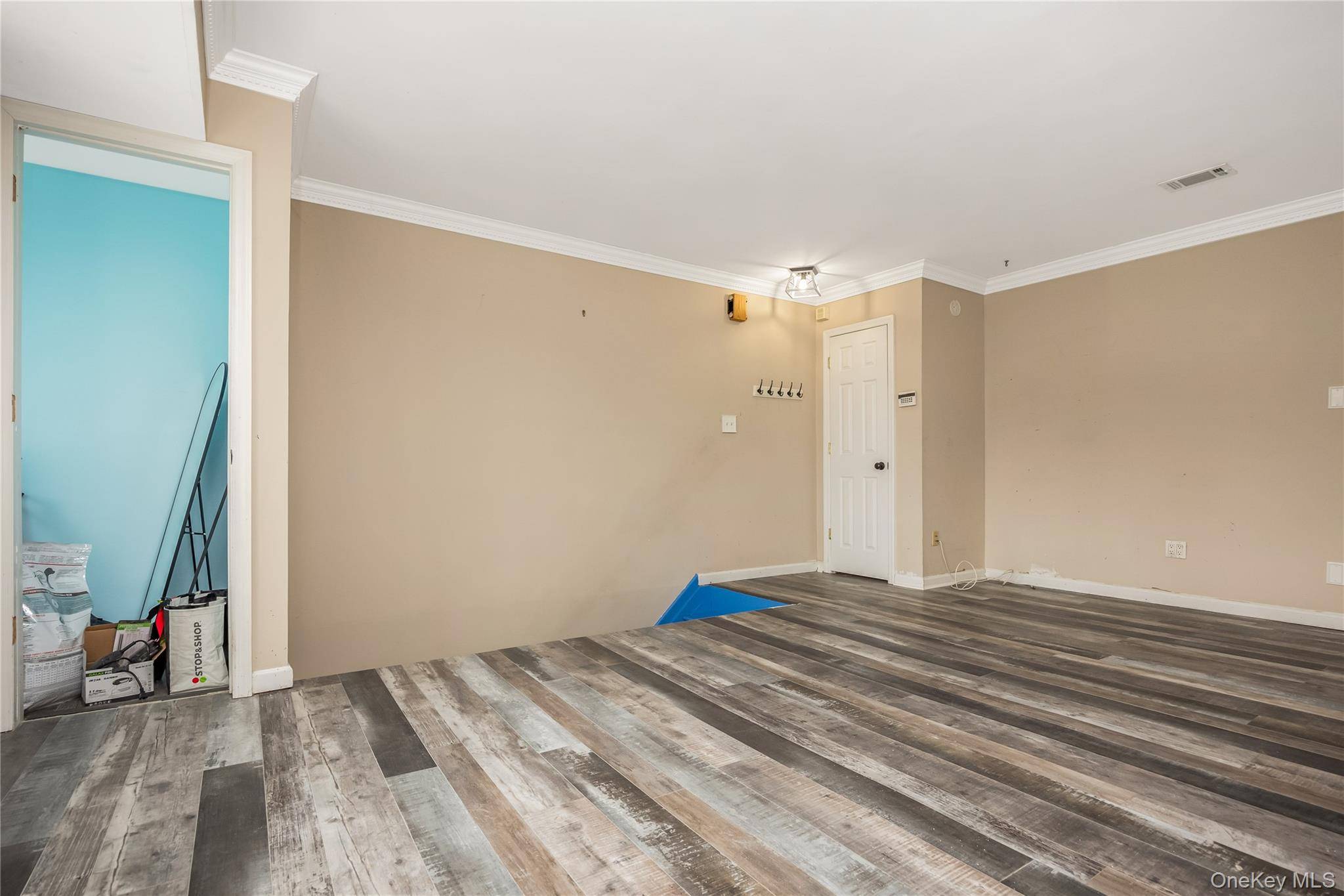 8 Cheyenne CT #8, Coram, NY 11727