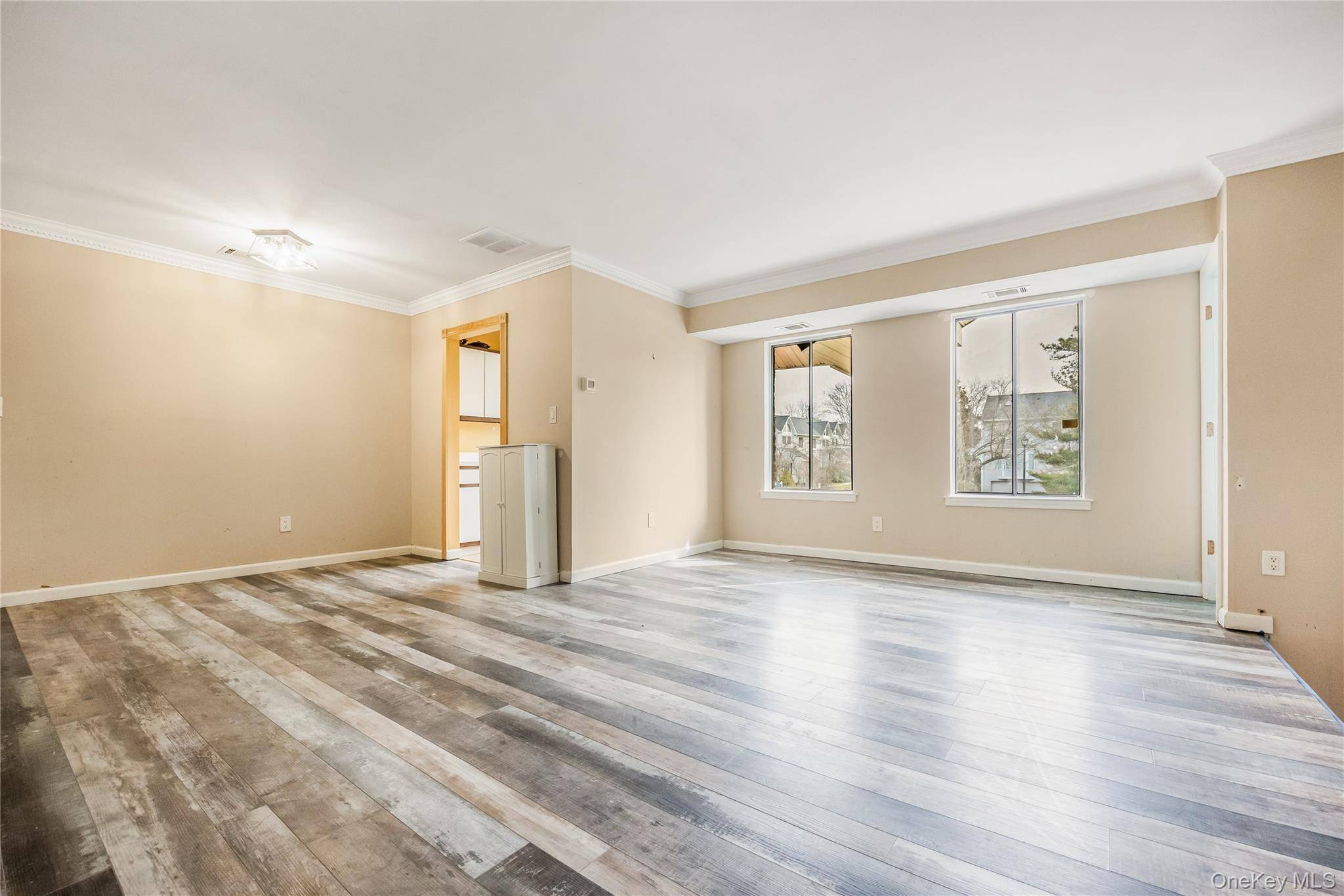 8 Cheyenne CT #8, Coram, NY 11727