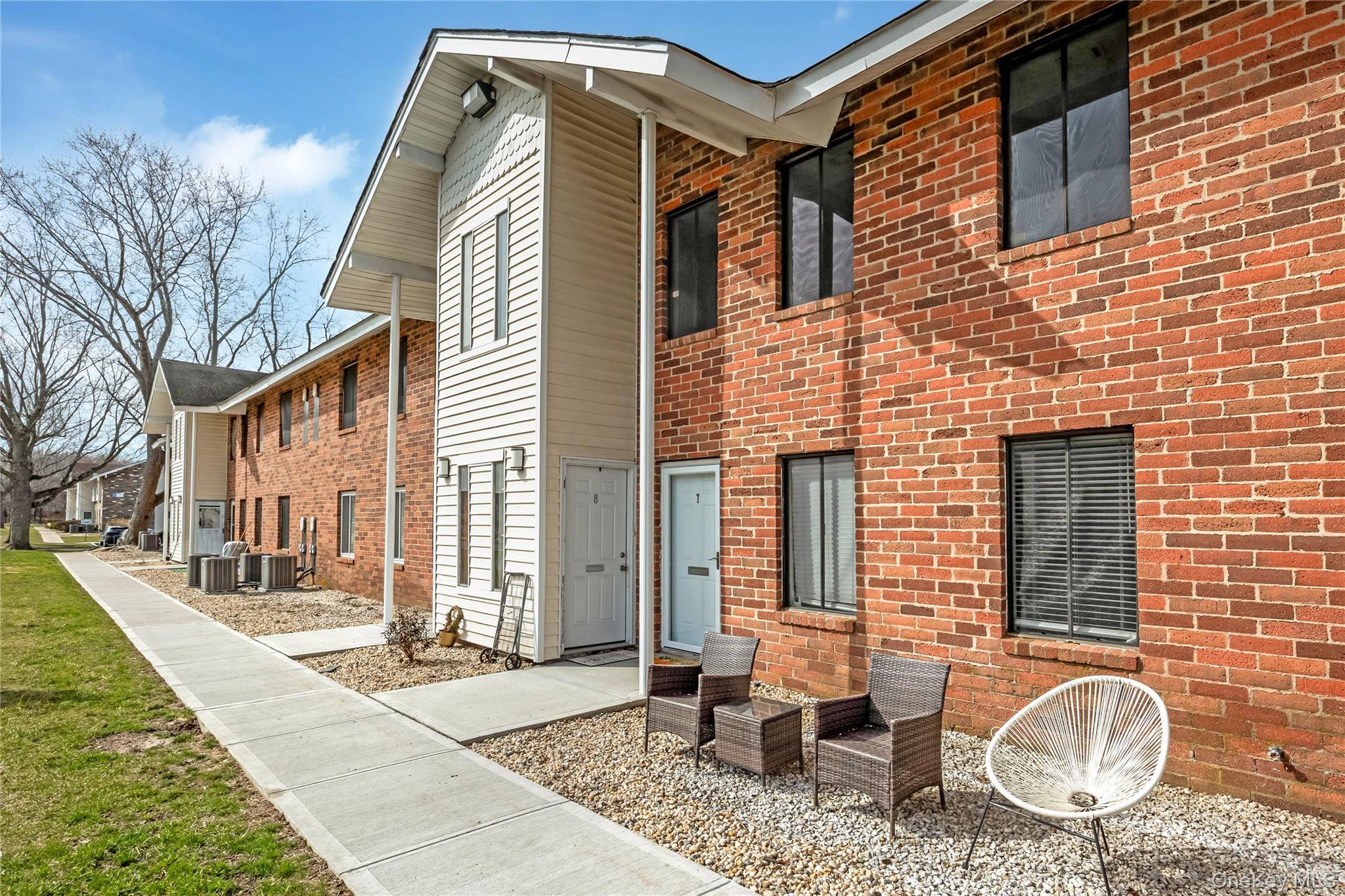 8 Cheyenne CT #8, Coram, NY 11727