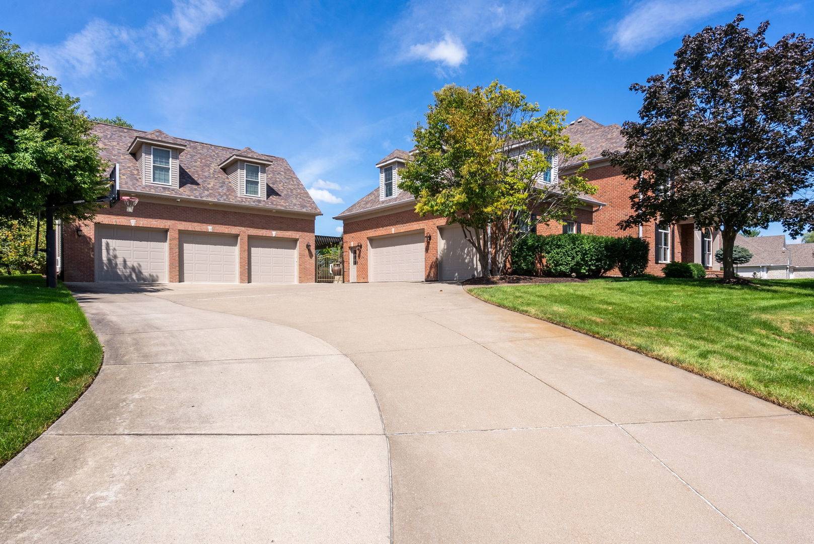 19277 252nd AVE, Bettendorf, IA 52722