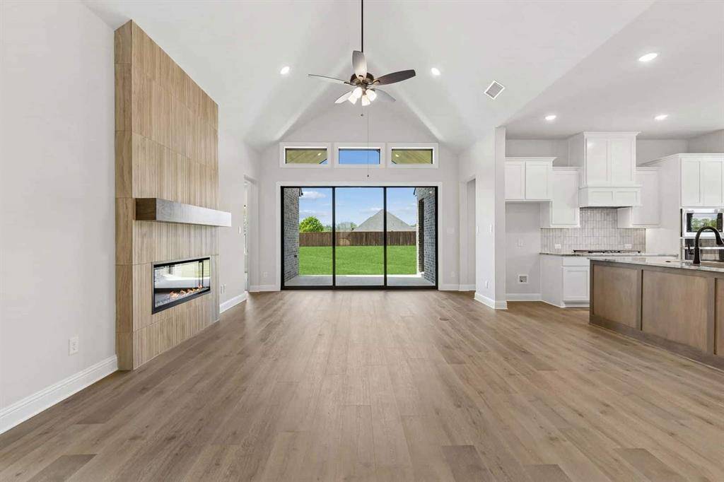 201 Cross Timbers Street, Azle, TX 76020