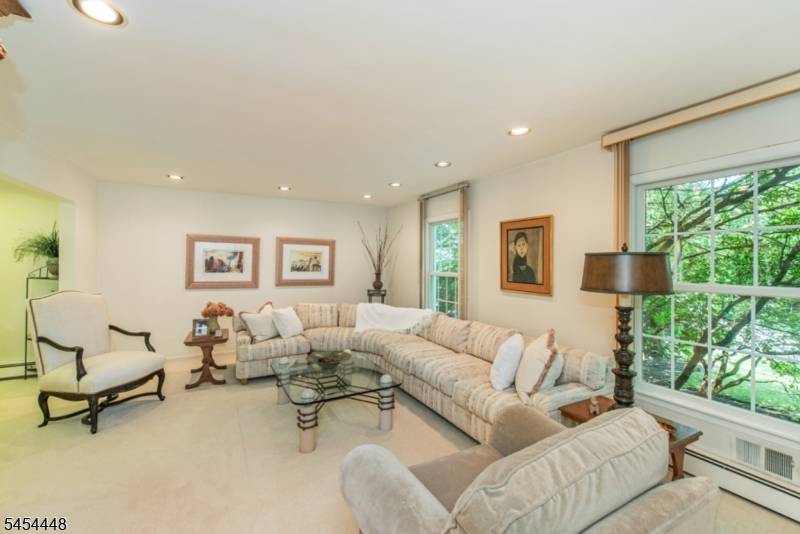 2 Midvale Ave, West Caldwell Twp., NJ 07006
