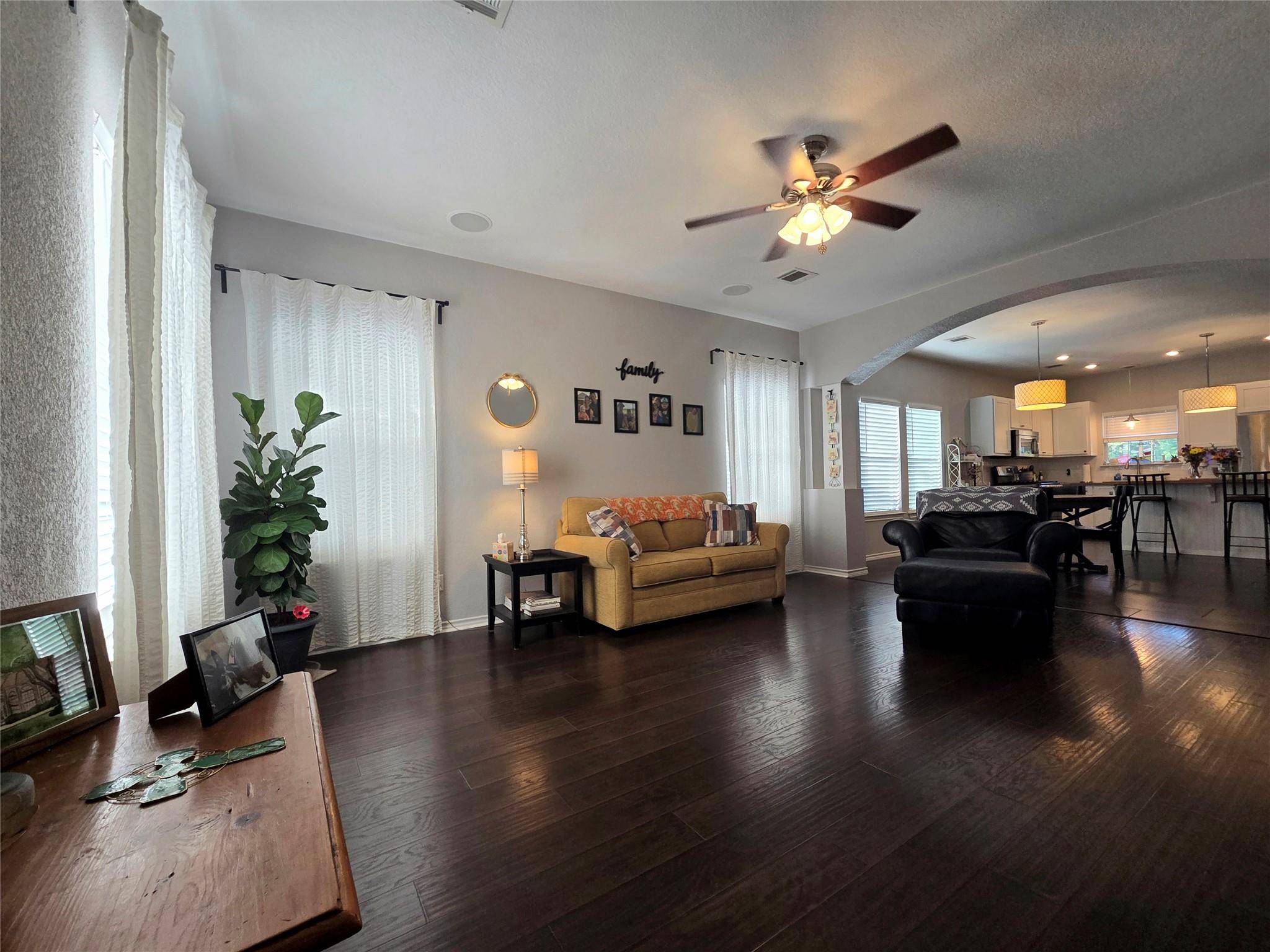 1704 S College ST, Georgetown, TX 78626