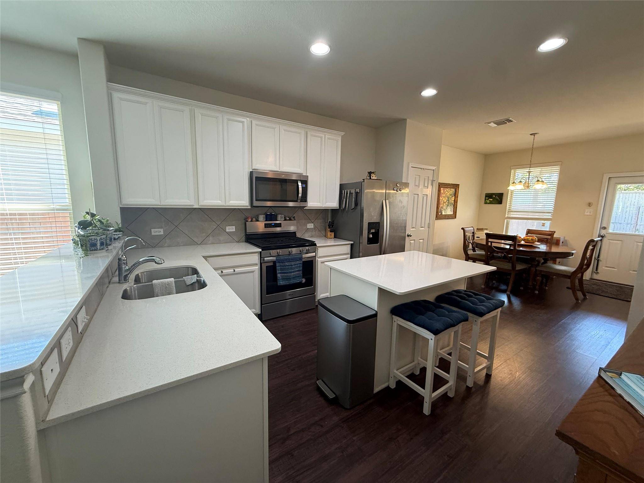 281 La Dera DR, Liberty Hill, TX 78642