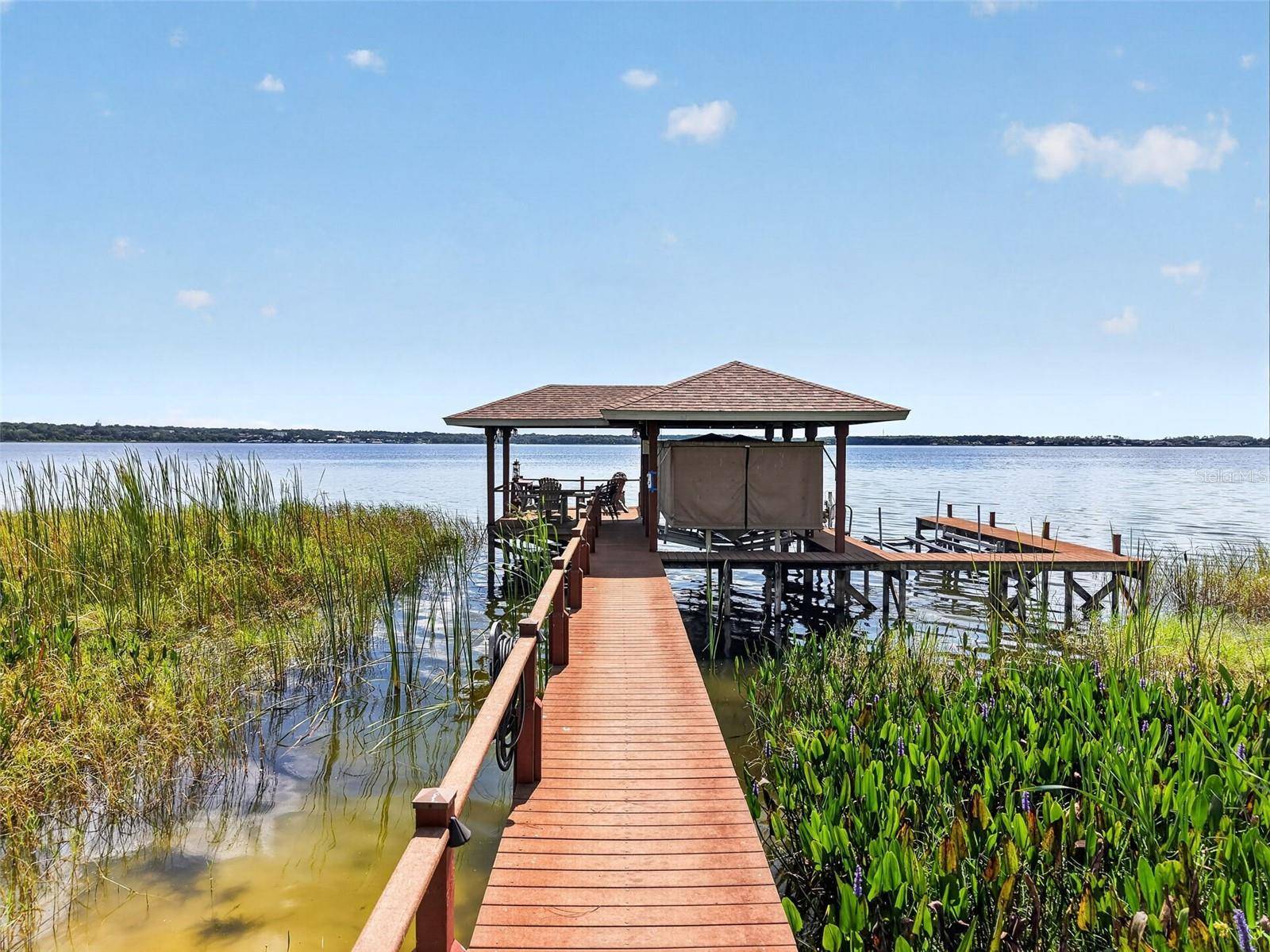 3081 LAKESHORE DR, Mount Dora, FL 32757