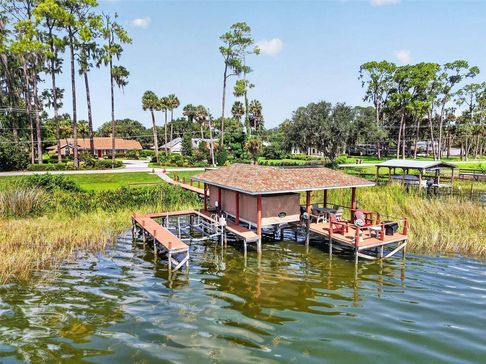 3081 LAKESHORE DR, Mount Dora, FL 32757