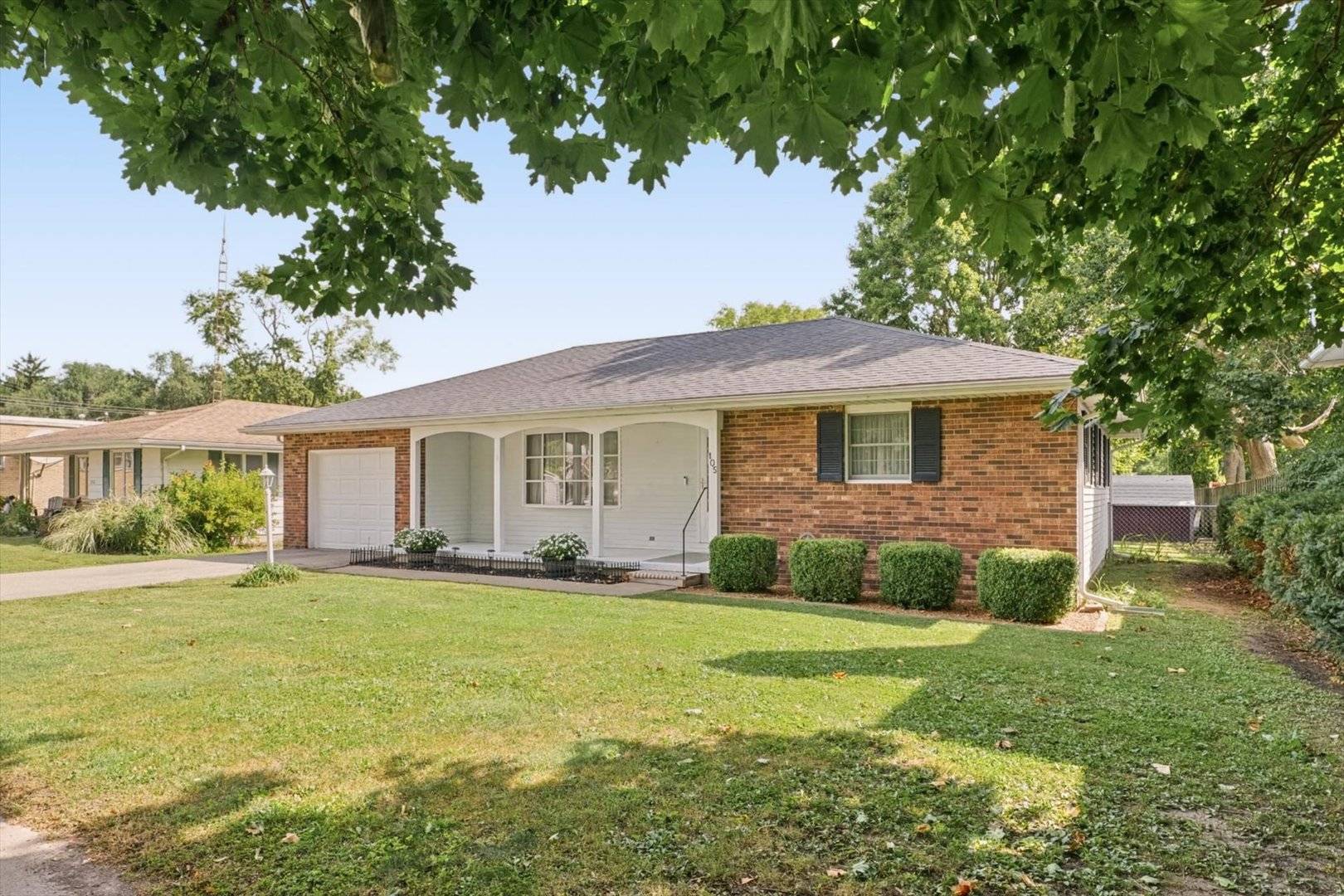 105 S Howard ST, Newman, IL 61942