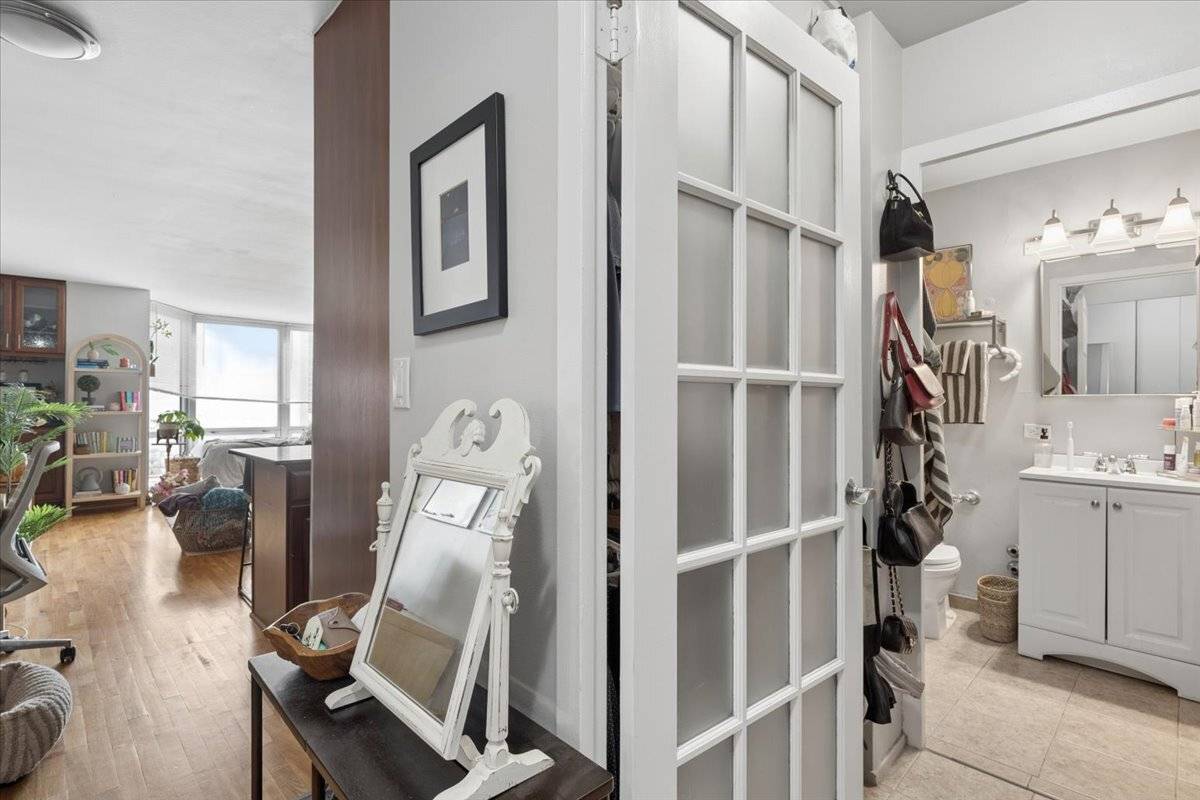 21 W GOETHE ST #8H, Chicago, IL 60610