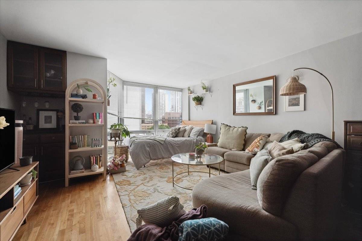 21 W GOETHE ST #8H, Chicago, IL 60610