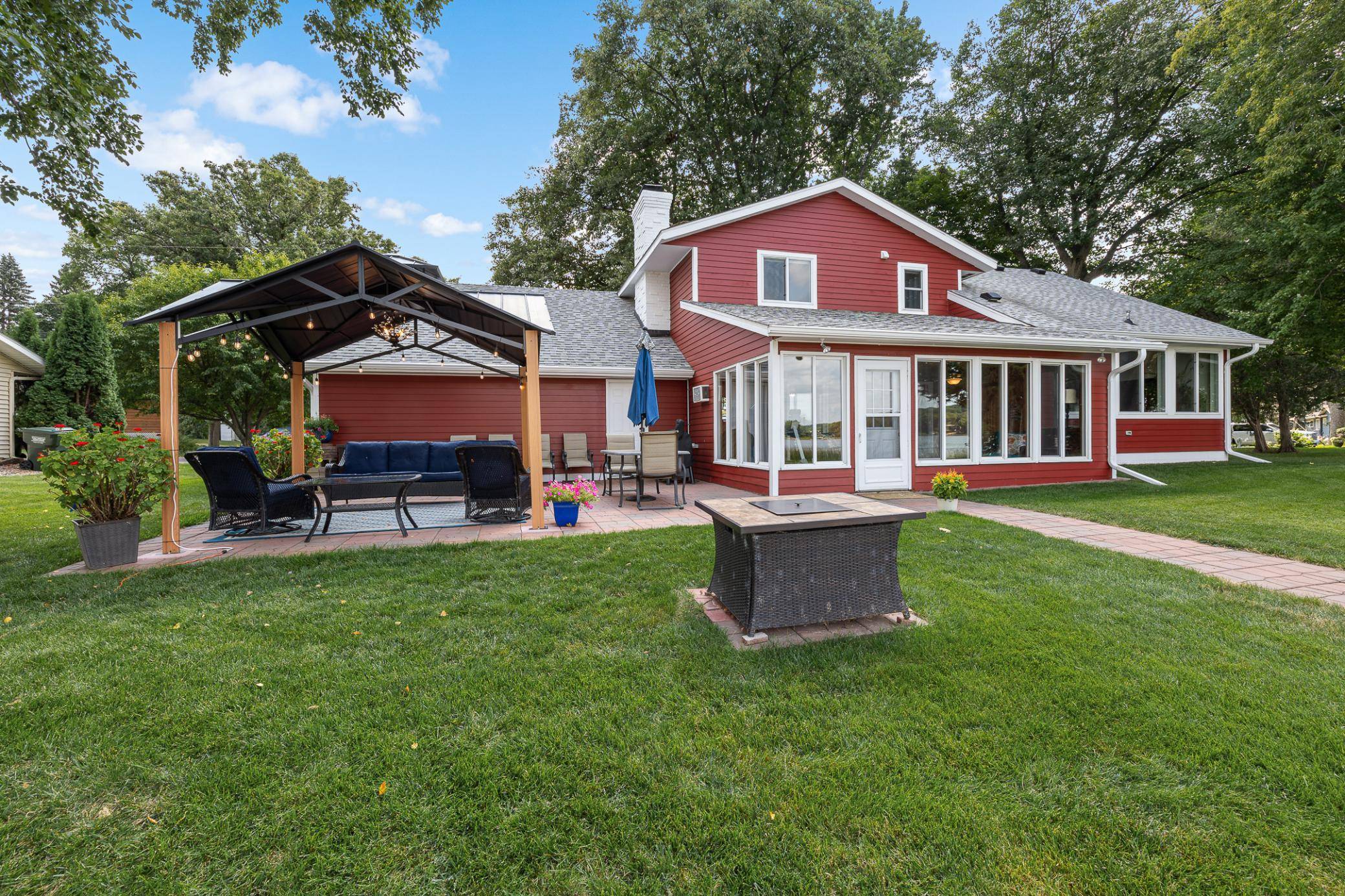 969 Hamlet DR N, Avon, MN 56310