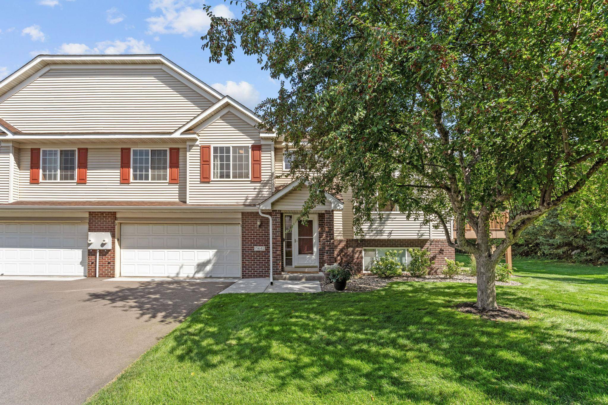15642 Chasewood CT, Rosemount, MN 55068