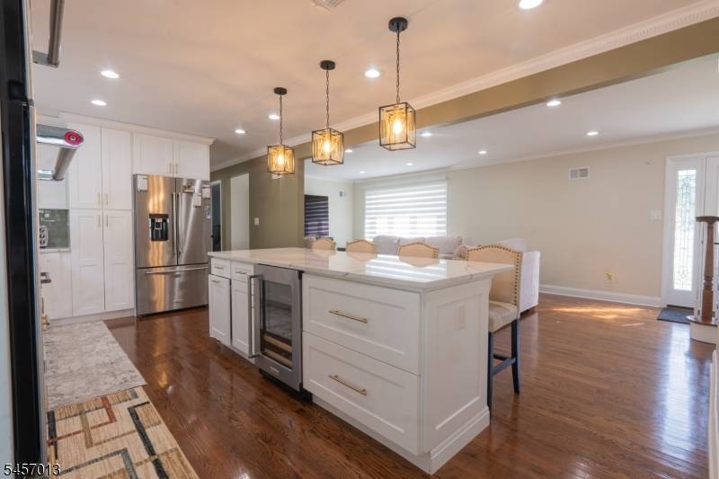 10 Evelyn Ter, Wayne Twp., NJ 07470