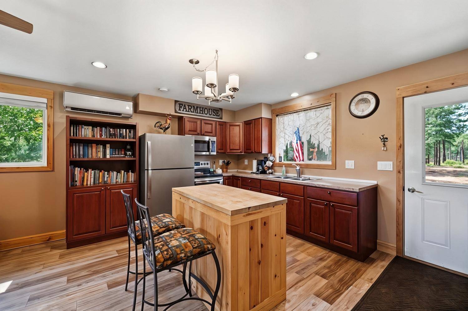 3010 Sundberg RD, Mahtowa, MN 55707