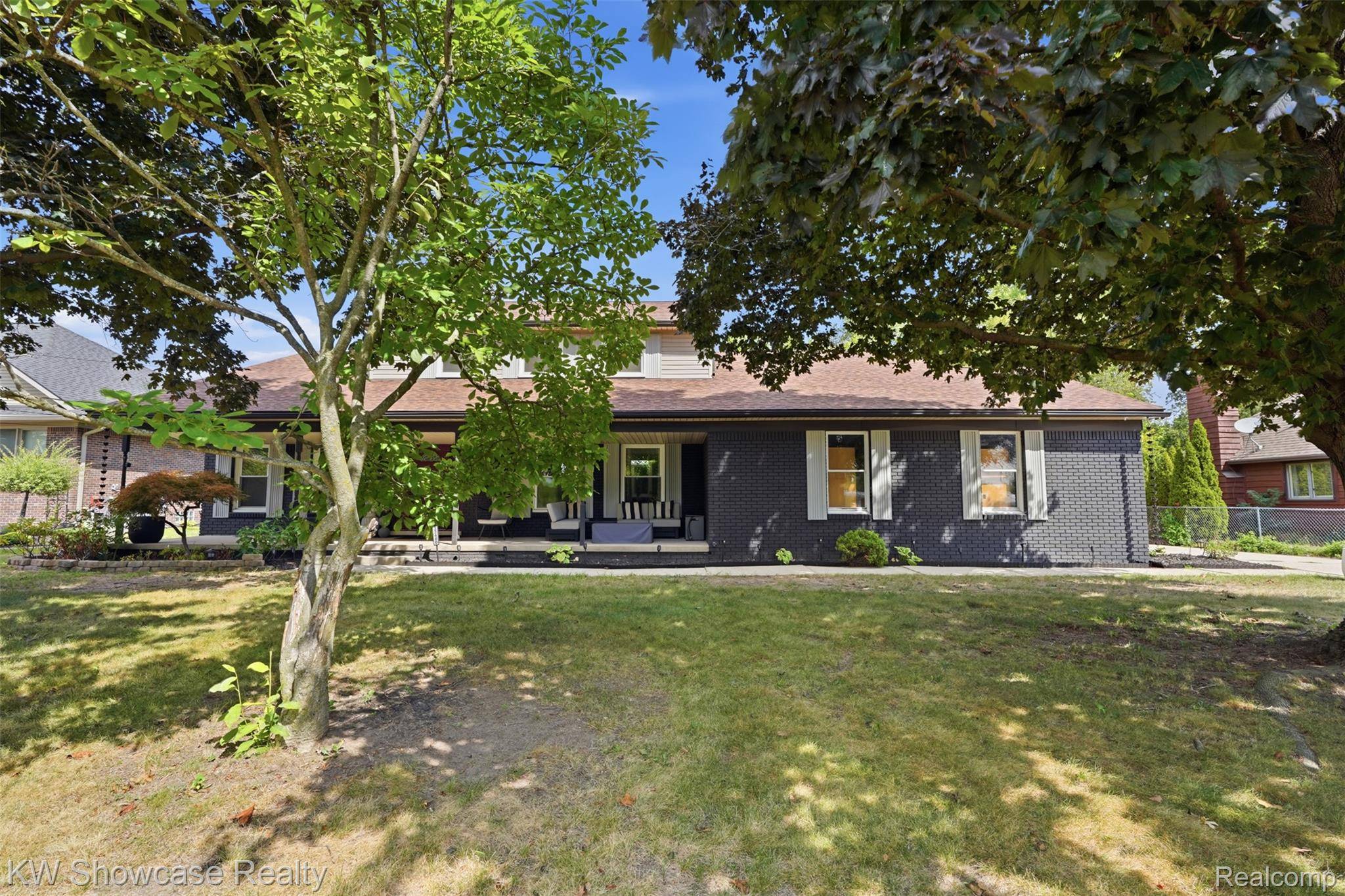 32480 Pembroke ST, Livonia, MI 48152