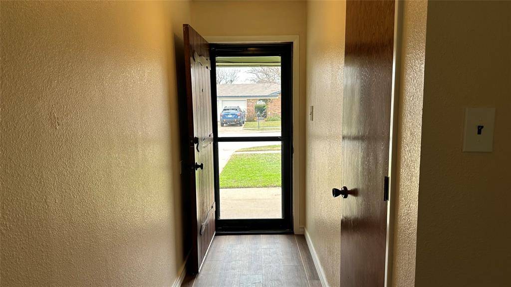 5916 Kary Lynn Drive S, Watauga, TX 76148