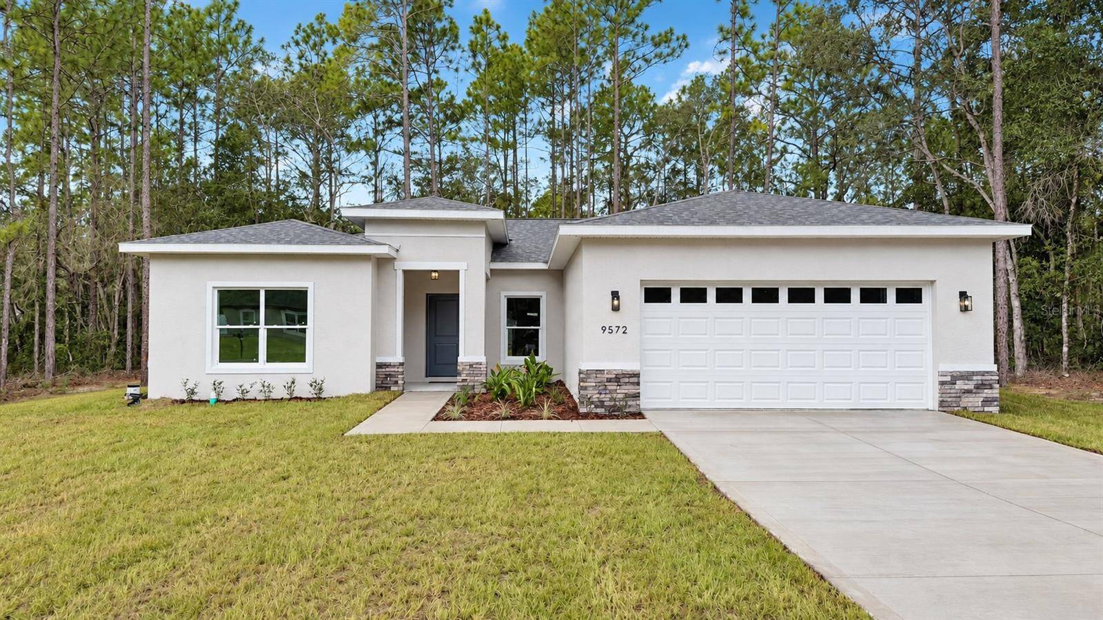 9572 N SANDREE DR, Citrus Springs, FL 34434
