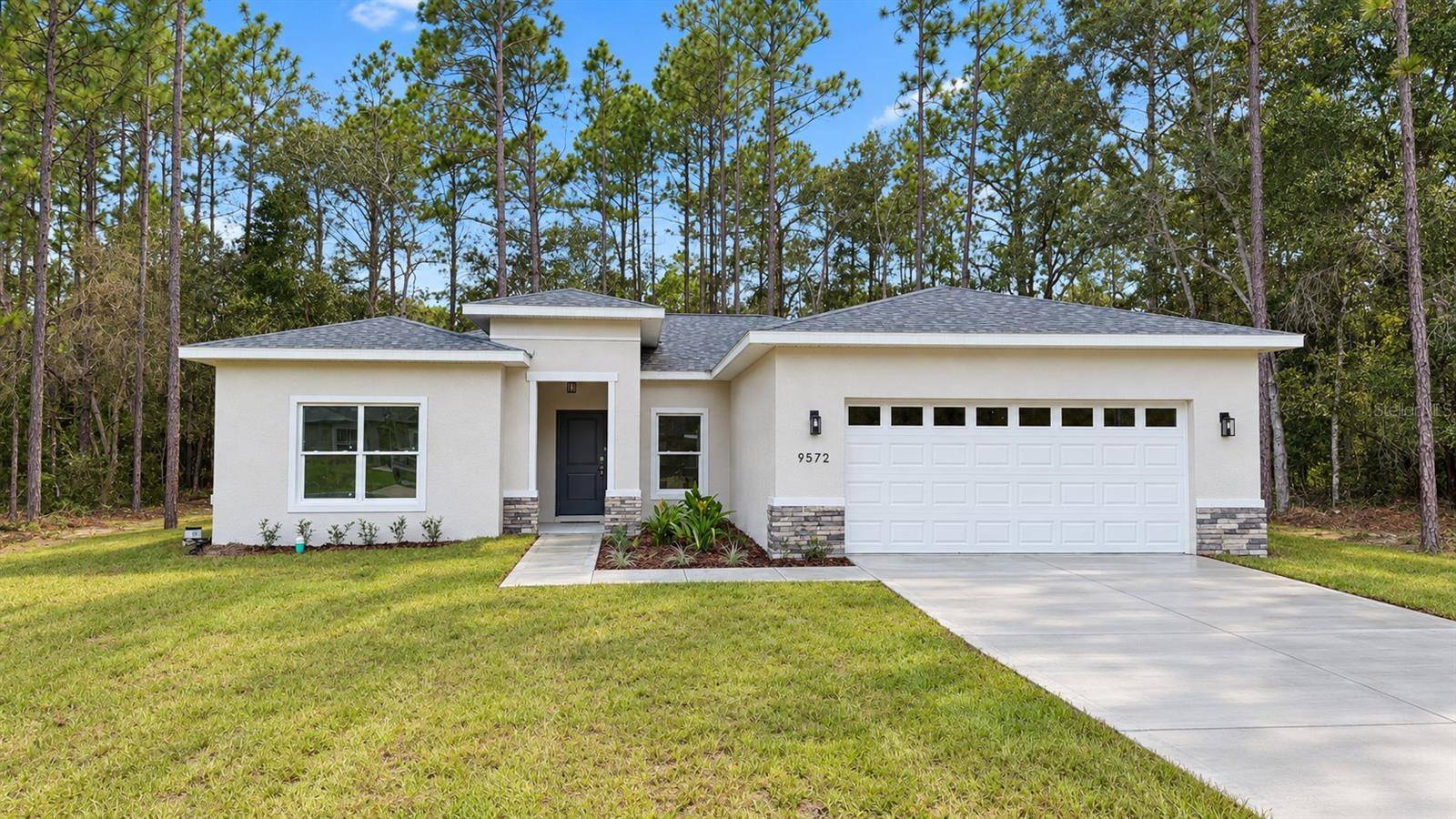 9572 N SANDREE DR, Citrus Springs, FL 34434