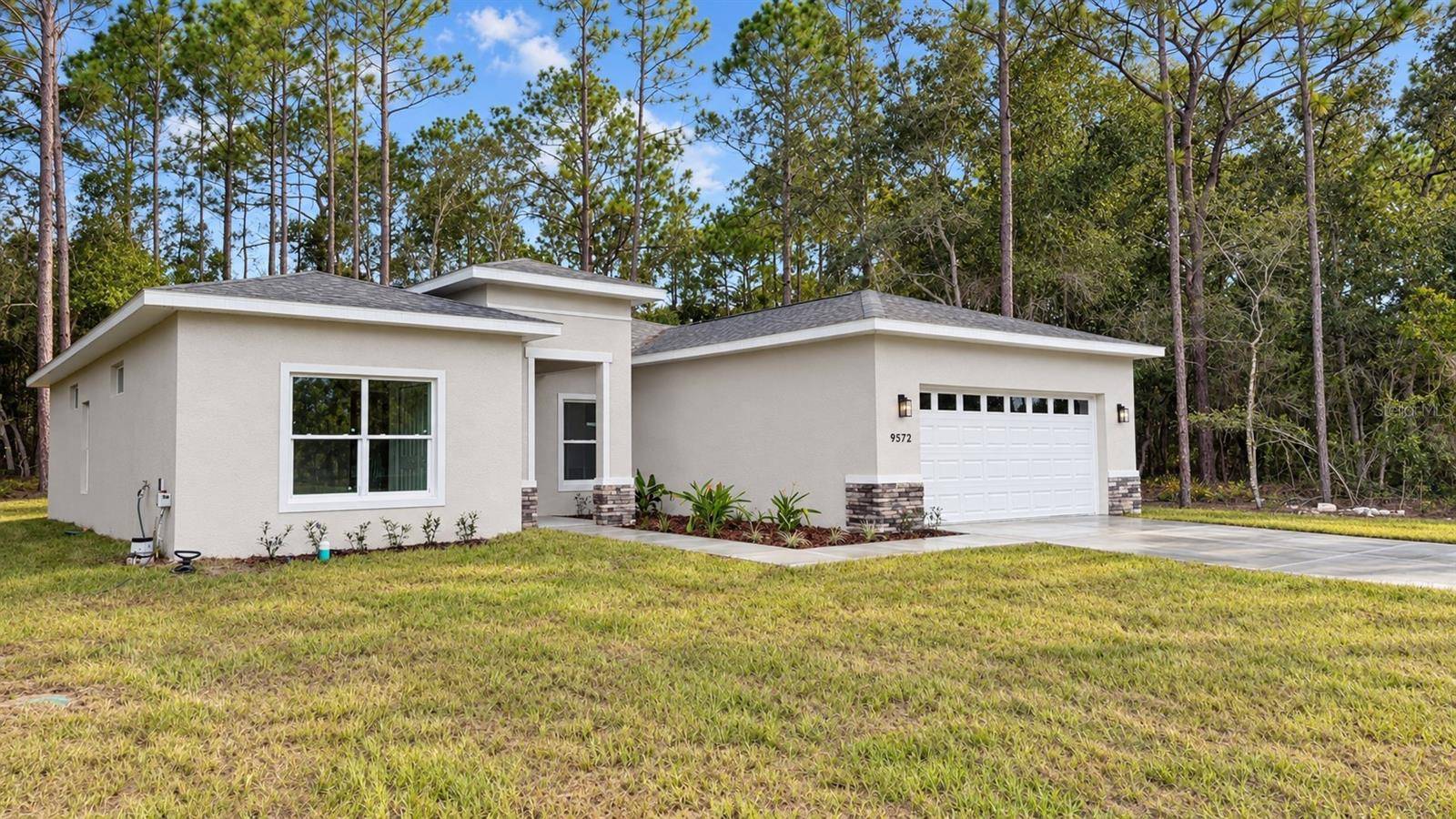 9572 N SANDREE DR, Citrus Springs, FL 34434